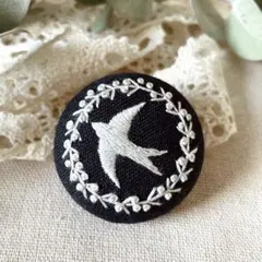 ⑤55ミナペルホネン ブローチアクセサリー ハンドメイド 鳥刺繍 