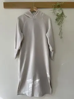 DRESKIPスウェットロングワンピース　フード　Ｍ　ベージュ