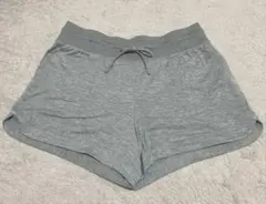 Gapスポーツ用ライトグレーのショートパンツ