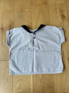 グレー黒襟ボタン付きTシャツ