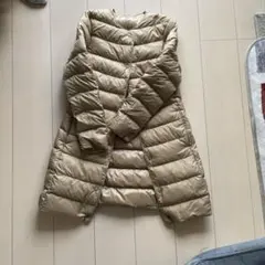 ノーカラーダウンコート