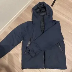 ネイビーフード付きダウンジャケット