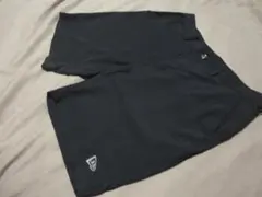 ★美品NEW ERAゴルフ　ハーフパンツ　ブラックＬサイズのサムネイル