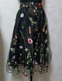 刺繍入り黒チュールフレアスカート Mサイズ