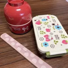 Hello Kitty 弁当箱とリボン柄の可愛いお椀セットのお弁当箱 2点セットのサムネイル