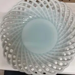 有田焼　白い陶器製編み目模様の皿　　1'5