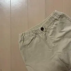 ベージュの花柄裾ショートパンツ