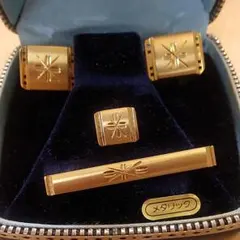 ネクタイピンとカフスボタン