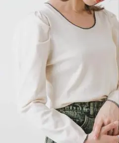 Kastane アイボリー ニットトップス　パフスリーブ　シンプル　カスタネ