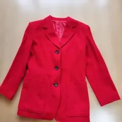 赤色 テーラードジャケット 3つボタン