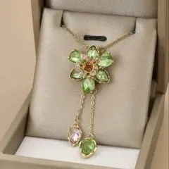 グリーンビジューフラワーネックレス ゴールド 花 緑色 [新品未使用 送料込み]