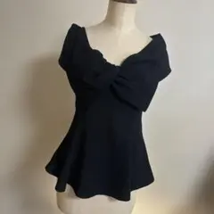 送料込⭐︎ ペプラムデザイントップスのサムネイル