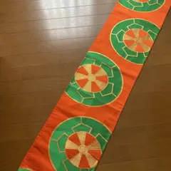 和風テーブルランナー　　１３９円形模様の刺繍