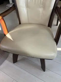 椅子✖️1脚の値段　白ぽい柔らかい合成皮革 回転でき全部5脚，合わせたら9000円