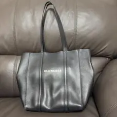 BALENCIAGA グレー トートバッグのサムネイル