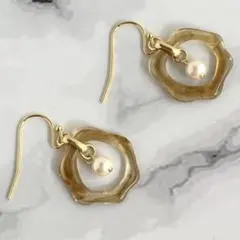 透明花びら型ピアス パール 付き