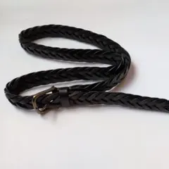 ブラウンのレザー編み込みベルト長さ120センチ幅3センチ