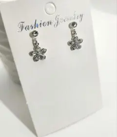 【243】お花のピアス(シルバー、樹脂ポストピアス)