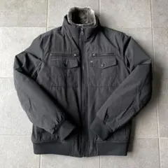 ファー付き黒ジャンパー