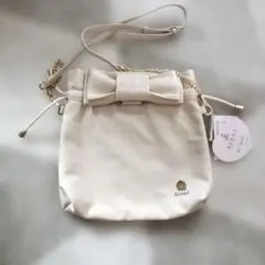 未使用品　　NINA'S リボン付きホワイトショルダーバッグ