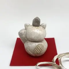 シンプルな招き猫のオブジェ　右手上げ　福　縁起物　陶器の置物　置き物　玄関のサムネイル