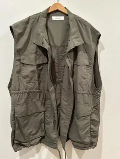 カーキ ナイロン ベスト