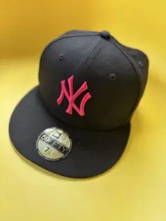 New Era 59FIFTY ブラック/ピンク キャップ