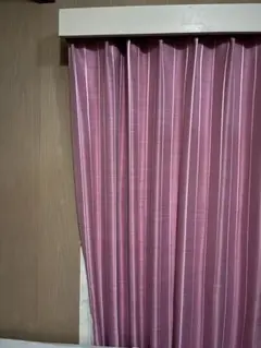 ピンク カーテン