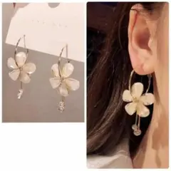 大きい！ 揺れる 花 ピアス ホワイト ゴールド フラワーモチーフ レディース