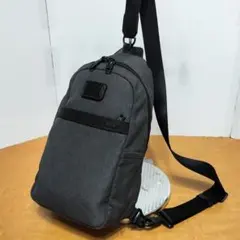 極美品TUMI22318OLH ボディバッグ 色カーキ(オリーブ）×ブラウン