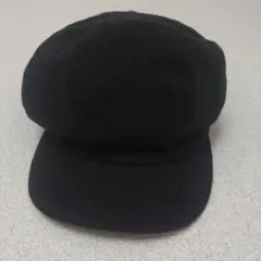 黒のキャスケット