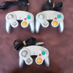 ゲームキューブシルバーコントローラー　3人分