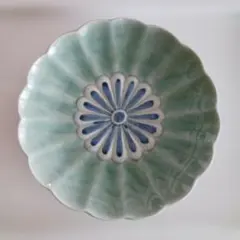 古伊万里 青磁染付 菊花文 輪花 七寸半 - メルカリ