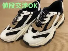 スティーブマデン　ホワイト/ブラック 厚底シューズ