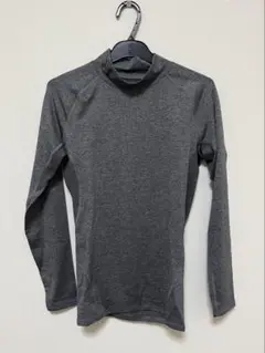 Under Armour ダークグレー 長袖アンダーシャツ