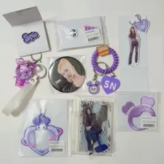 TWICE サナ グッズ ピンバッチ DIVE サブリー フォトカードスタンド