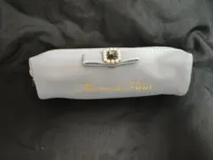 Maison de FLEUR パールビジュー合皮リボンロングポーチ　ペンケース
