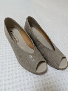 COULEUR VARIE ベージュ オープントゥサンダル