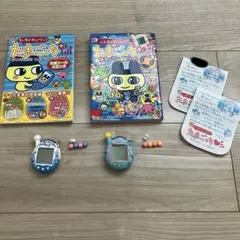 たまごっち本体×2、攻略本×2、説明書×2、本体についていたビーズのセット たまごっち本体×2、攻略本×2、説明書×2、本体についていたビーズの