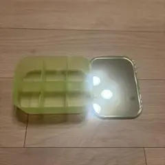 淡い緑色のアクセサリーケース