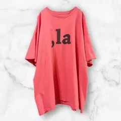 コーラルピンク Tシャツ『,la』プリント オーバーサイズ L/XL