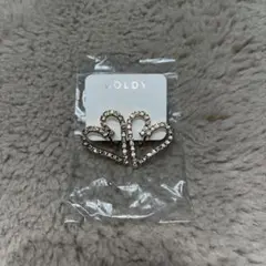 GOLDY ハート型クリスタルイヤリング
