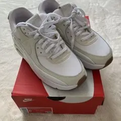 NIKE AIR MAX90LV8♡23.0㌢ホワイト/ベージュスニーカー☺︎