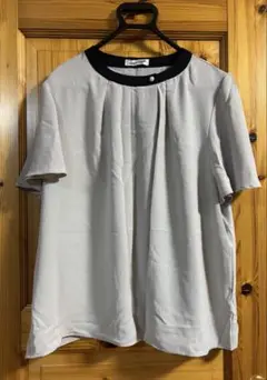 HinaStyle グレージュ プリーツ 半袖ブラウス⭐︎5L 新品