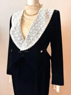 ◆東京ソワール◆黒のベルベットスカートスーツ　レース襟付き　ヴィンテージ古着