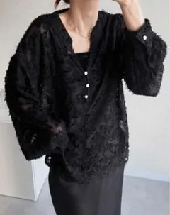 フリル付き　黒　長袖　シャツ　透け感　トップス