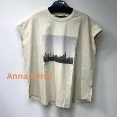 Anna Kerry フォトプリントTシャツ　ベージュのサムネイル