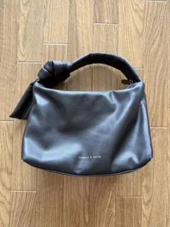 CHARLES & KEITH ブラック ハンドバッグ