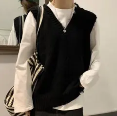 【新品未使用タグつき】　Ｖネックベスト　ダメージニット　ジレ　ブラック