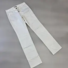 ホワイト スリムフィット デニムパンツ